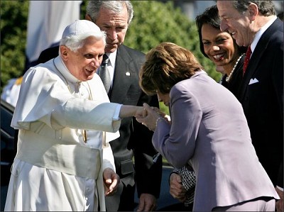 pope-ring-kiss_laura_bush.jpg